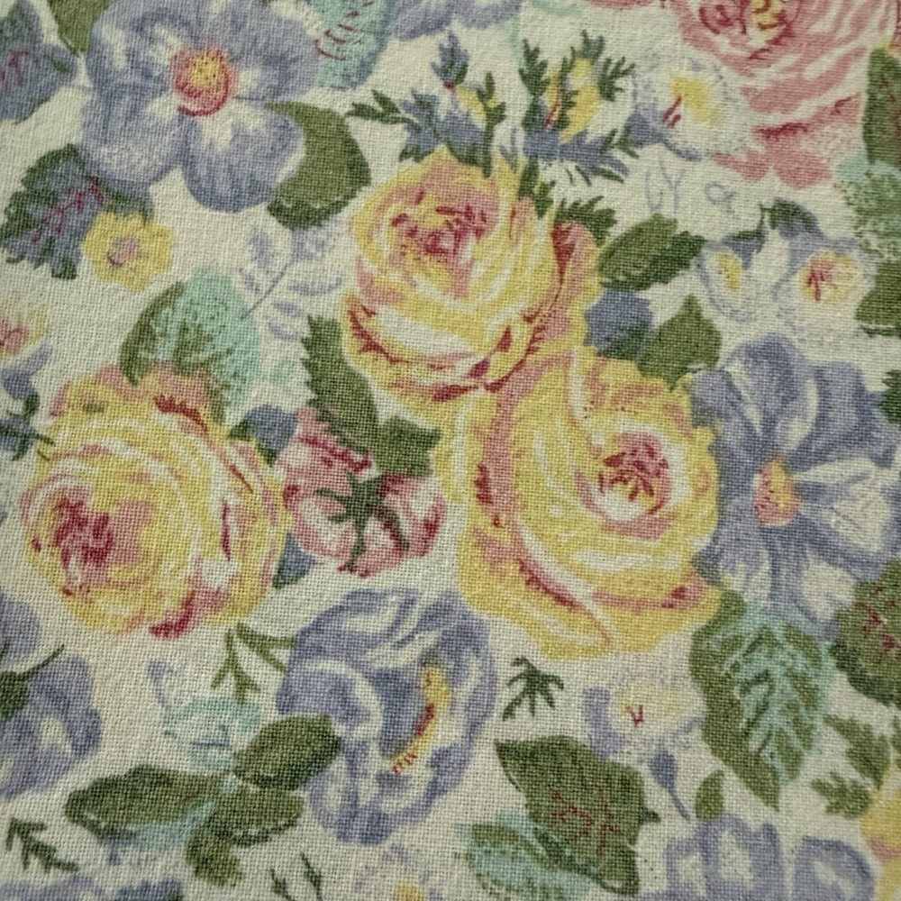 Vintage Laura Ashley Oval Tablecloth Cottagecore Floral Rose Chintz 76 x 56 - Picture 8 of 16